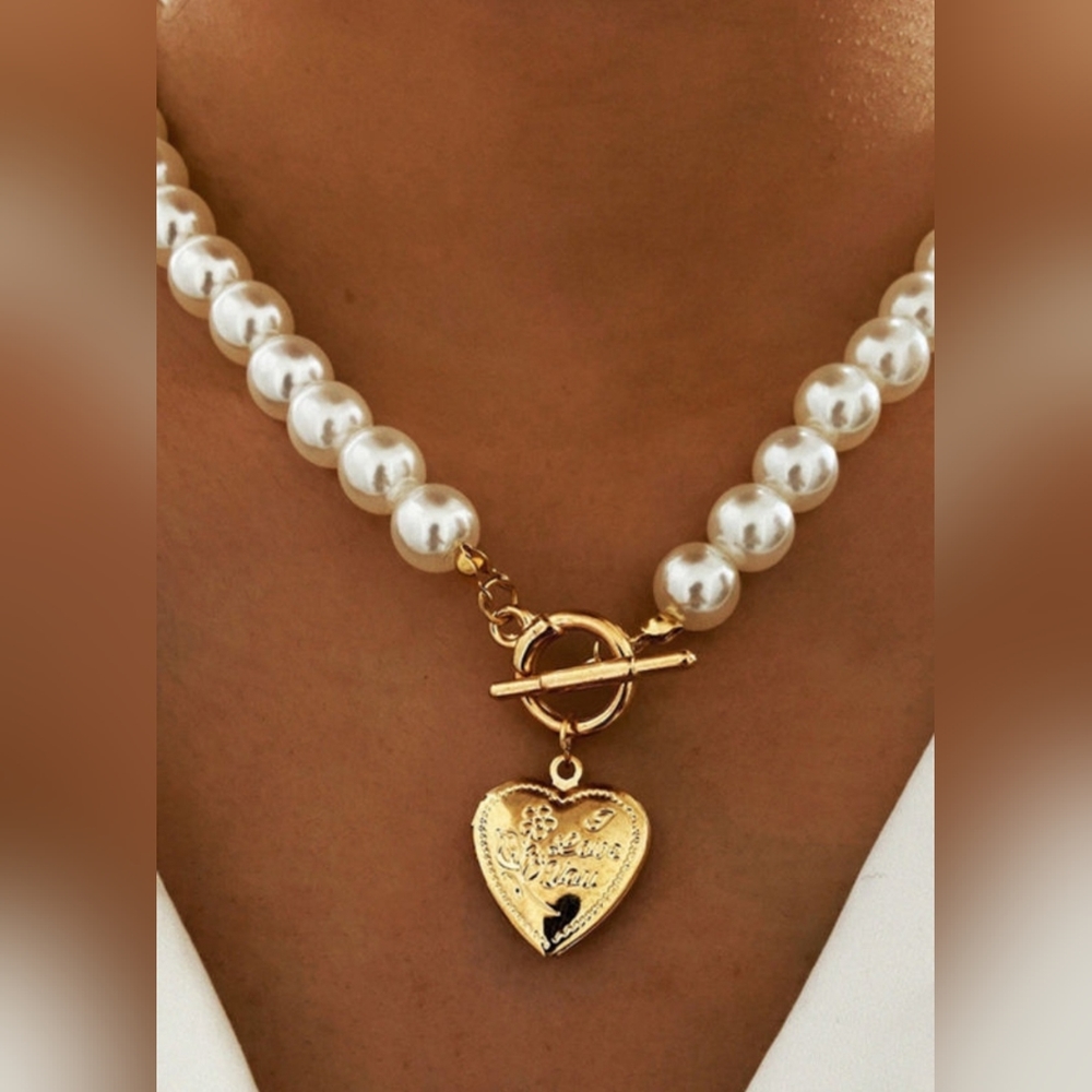 Gold Vintage Heart Pendant Pearl Choker Necklace